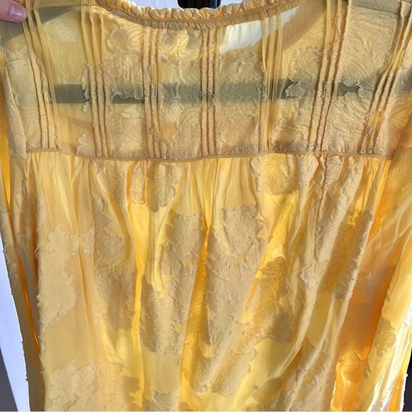 ✨HOST PICK✨ Aritzia Wilfred Lourdes Blouse - Yellow - Picture 4 of 5